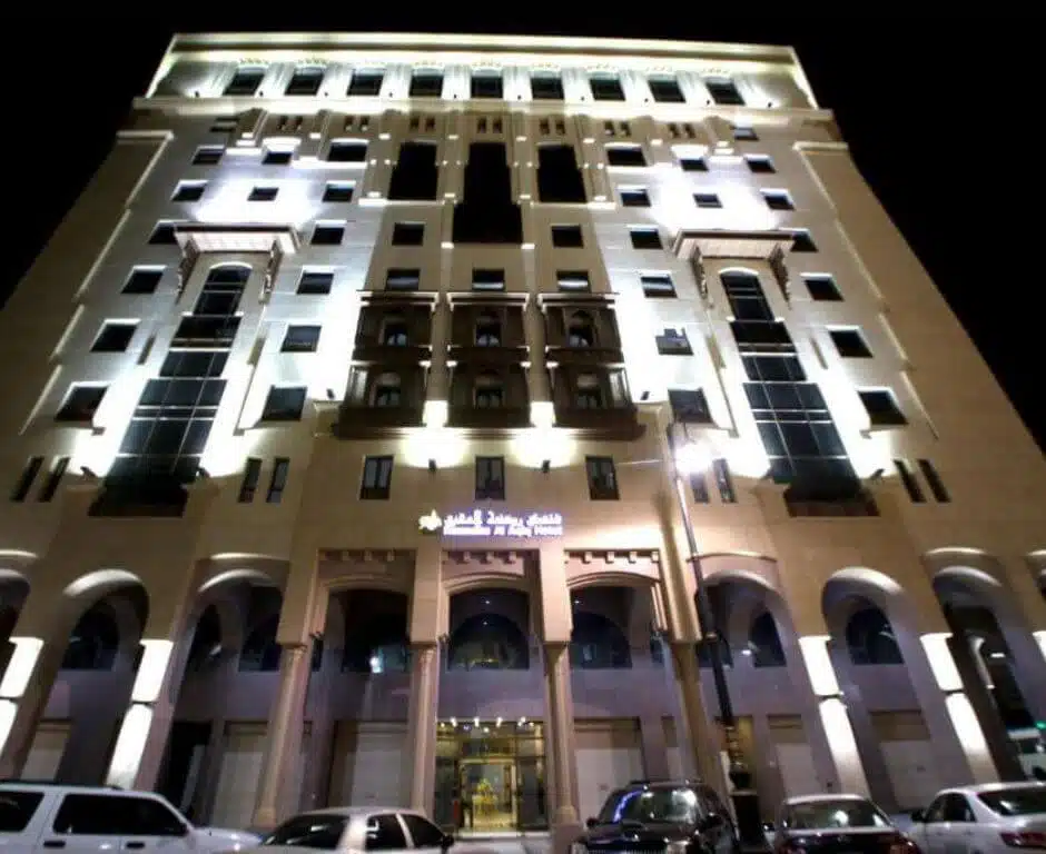 Front night view of Rawda Al Aqiq Hotel in Madinah, near Masjid Nabawi